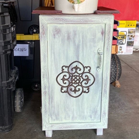 Water stand with storage